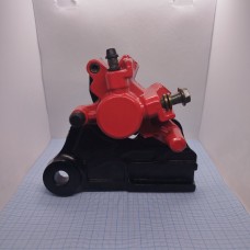 Суппорт тормозной задний с кронштейном (красный) -- SCRAMBLER 250